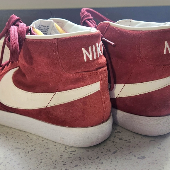 Size 9  Nike Blazer Mid Premium Red/Burgundy great condition - Picture 2 of 14